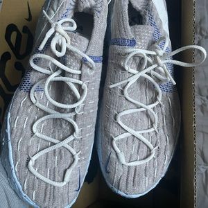 Women’s Nike space hippie 04
